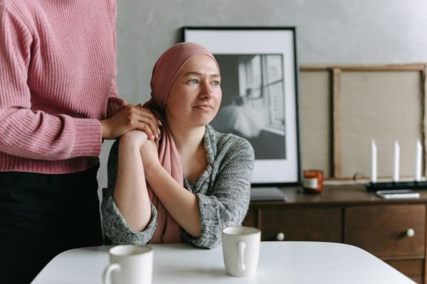 Accompagnement bien-être individuel à Tours pour une patiente atteinte de cancer.