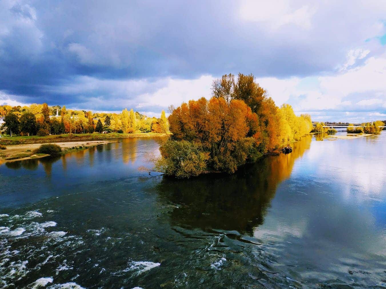You are currently viewing Automne, la saison du tri intérieur : comment lâcher prise et ne garder que le meilleur pour nous ?