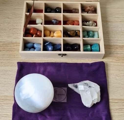 Mes pierres de lithothérapie pour travailler en énergétique sur les chakras.