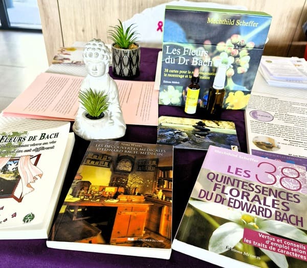 Femme en séance visio de rééquilibrage émotionnel avec les Fleurs de Bach, accompagnement bien-être holistique pour gérer le stress et les émotions.